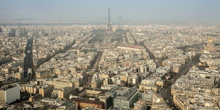 高清时间推移:埃菲尔铁塔和巴黎城市景观鸟瞰图