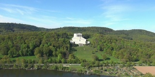 多瑙河山谷上空的瓦尔哈拉神庙