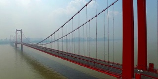 中国湖北武汉的鹦鹉岛长江大桥