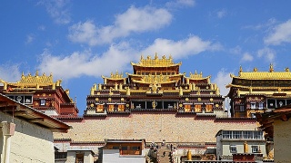 中国云南香格里拉镇的松赞林寺视频素材模板下载