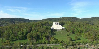 多瑙河山谷上空的瓦尔哈拉神庙