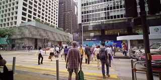 慢镜头，跟踪镜头:香港十字路口