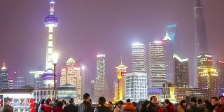 东方明珠电视塔夜景，中国上海。