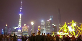 东方明珠电视塔夜景，中国上海。
