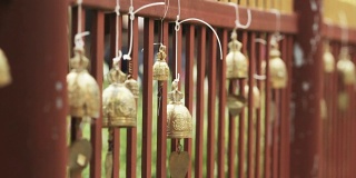 泰国佛教寺庙的钟声在动