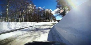 车载摄像机:在雪地上行驶