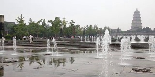 西安大雁塔前的喷泉