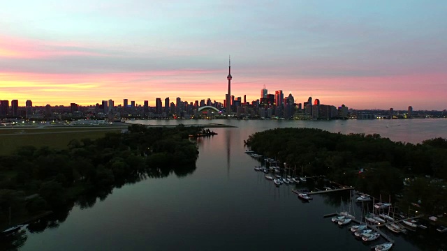 日落时分的多伦多航拍画面