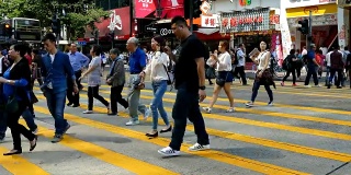 人们聚集在香港的尖沙咀