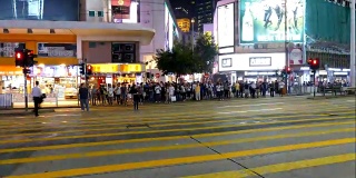 香港人挤在一起