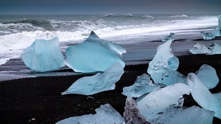 冰岛Jokulsarlon海滩上的冰视频素材模板下载