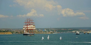 塞瓦斯托波尔湾的帆船比赛