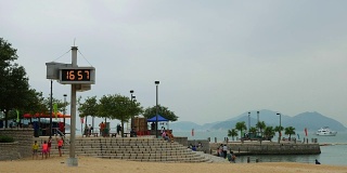 4k浅水湾泳滩是香港的一个旅游景点，它位于香港岛。