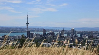 从新西兰奥克兰地区俯瞰奥克兰市视频素材模板下载