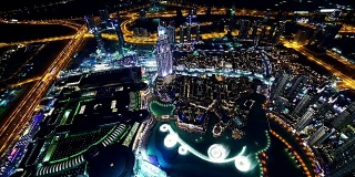 高角度拍摄的喷泉在迪拜