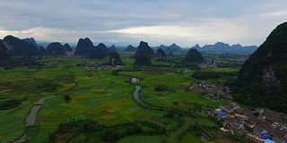 日落喀斯特地区，桂林，中国