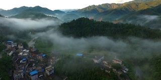 中国桂林Lingui雾中苗坪村