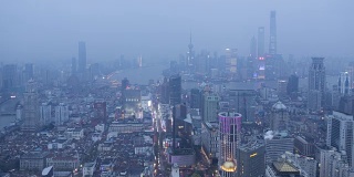 中国上海从黄昏到夜晚的时光流逝