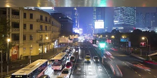 中国上海交通十字路口的时间流逝