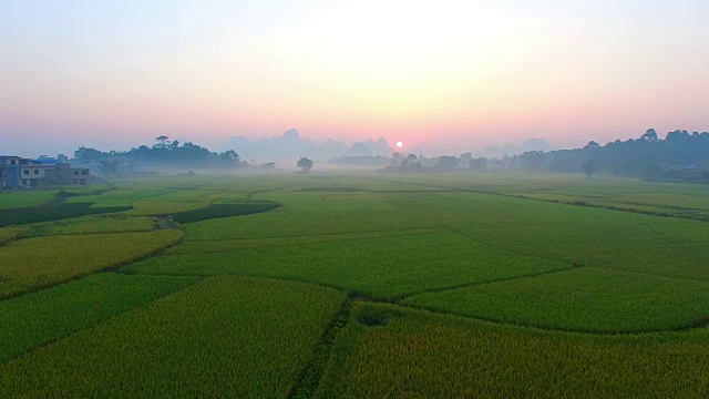 日落喀斯特地区，桂林，中国