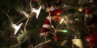 圣诞树上的圣诞装饰品