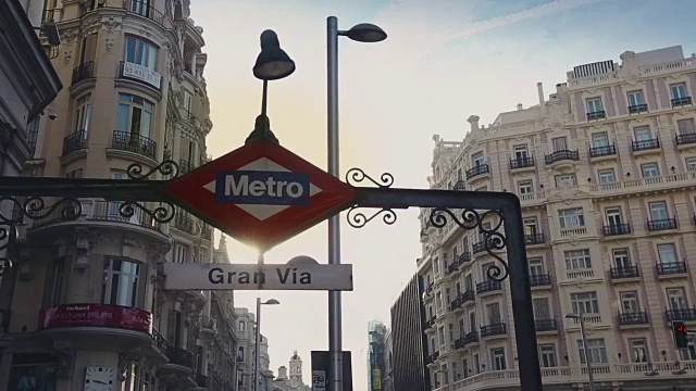 马德里的Gran via Metro标志