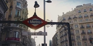 马德里的Gran via Metro标志