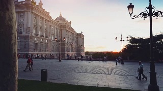 马德里皇家宫殿或皇家宫殿的日落视频素材模板下载