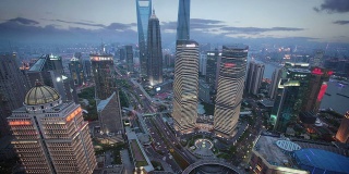 上海的天际线从白天到夜晚，中国