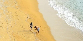 panning:在海滩上浪漫的谈话