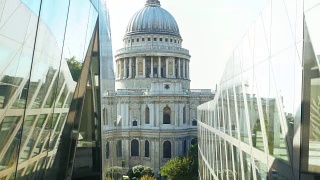 自动扶梯俯瞰伦敦圣保罗大教堂(超高清)视频素材模板下载