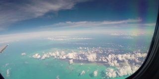 巴哈马群岛上空飞行