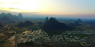 日落喀斯特地区，桂林，中国