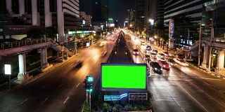 4K:晚上的绿屏广告牌