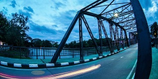 泰国清迈铁桥夜景