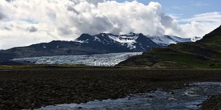 冰岛Jokulsarlon冰川移动云和水的时间