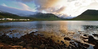 冰岛Kirkjufell山上移动云的时间间隔