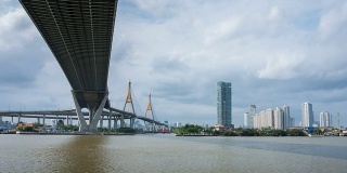 泰国普密蓬大桥