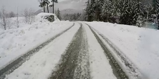 冬天在很滑的路上开车