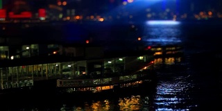 渡轮夜间停靠香港泊位