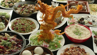 节日餐桌，中国家庭聚餐视频素材模板下载