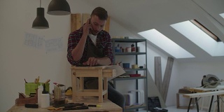 4K:木匠在自己的工作室
