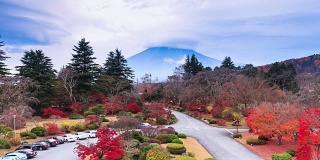 日本富士山日出秋季与停车场