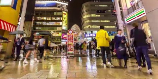 4K延时:在广岛市中心的宏道商场，行人拥挤地购物