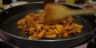 韩国美食的烹饪场景