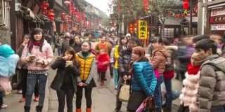 高清延时:中国重庆磁器口古公园的行人人群
