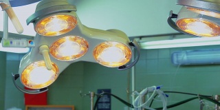 手术室的手术灯