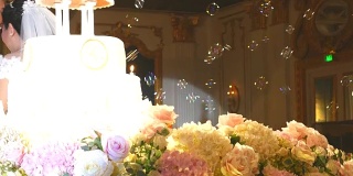 4K:用蛋糕庆祝婚礼
