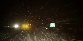 高速公路上的暴风雪