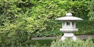 日式灯笼花园